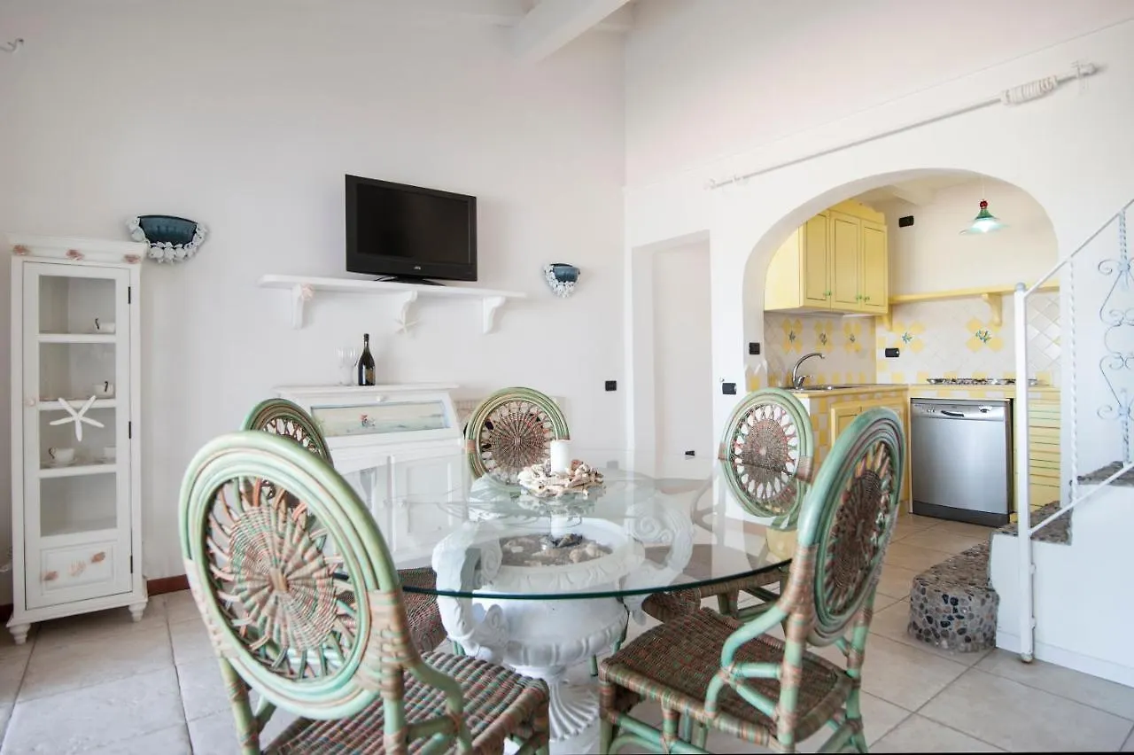 70 Metri-Spiaggia PrivataLettini E Ombrelloni Free Apartment Porto Cervo